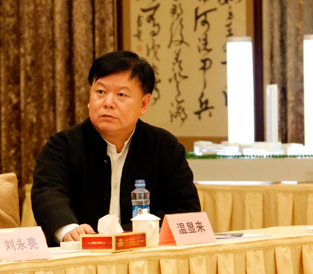 中国华力控股集团有限公司董事长丁明山,北京大学经济学院院长崔巍