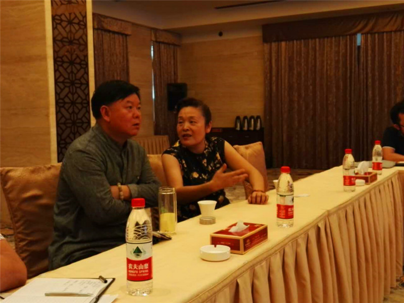 博金贷董事长温显来江西广播电视台副台长刘建芳交流_meitu_1.jpg