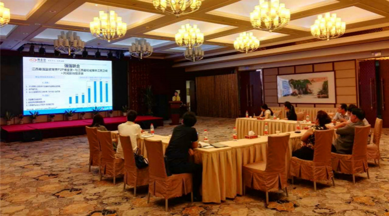 座谈会现场2_meitu_1.jpg