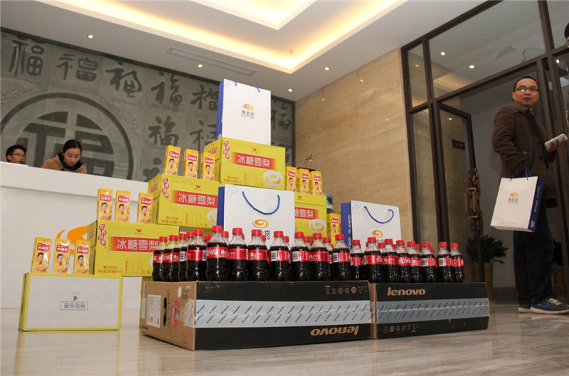 博金贷为到店客户准备的礼品.jpg