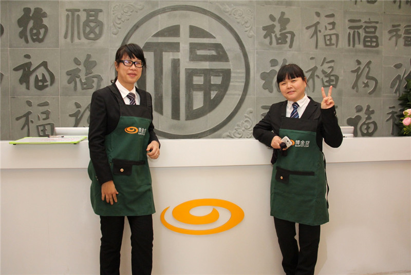 博金贷周边店内人员进店庆祝2.jpg