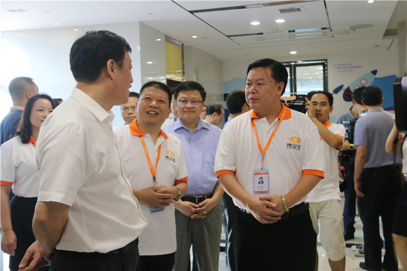 6刘奇省长与博金贷高层交流，寄语平台未来发展.jpg