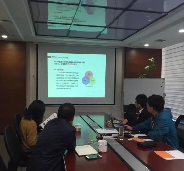 1479192340228010481.jpg 中关村互联网金融研究院专家与博金贷理财熊小鹏合影2.jpg