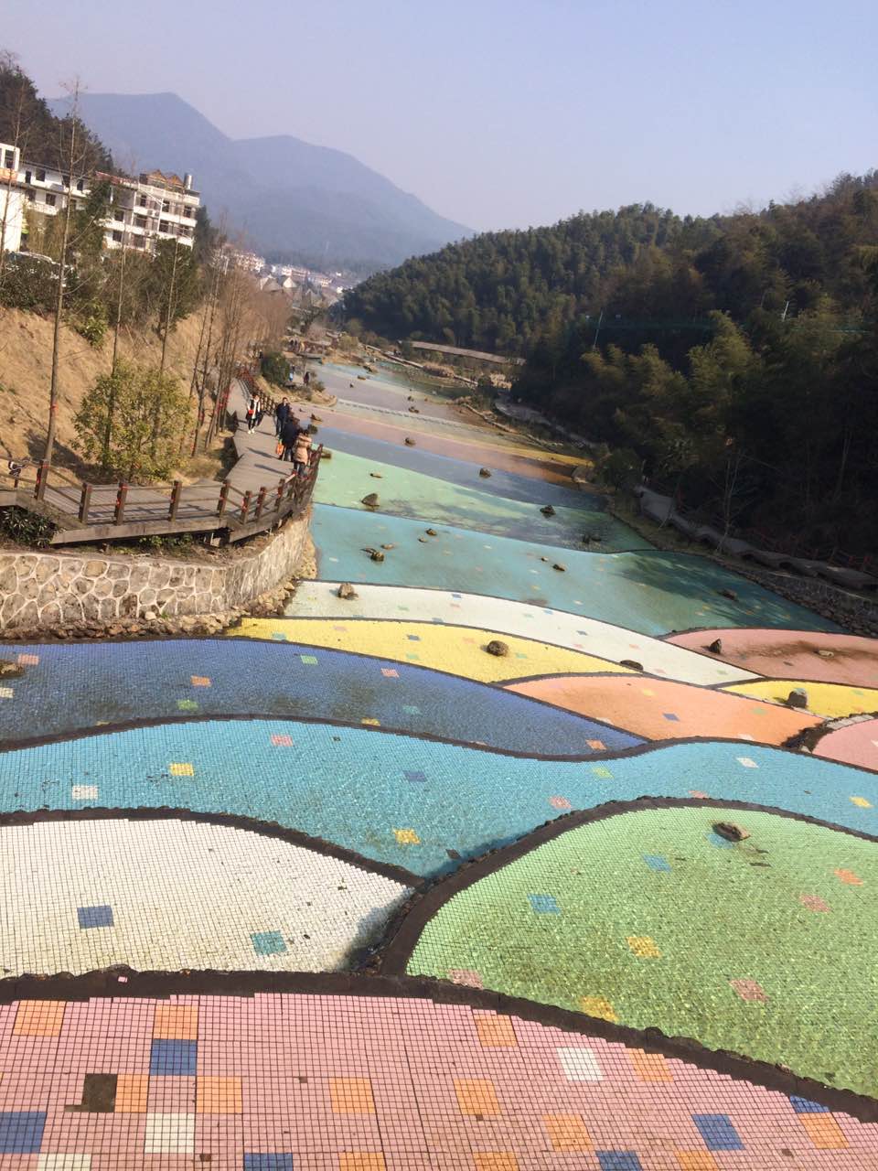 1487064761738079938.jpg 09-就灿烂在阳光里.jpg