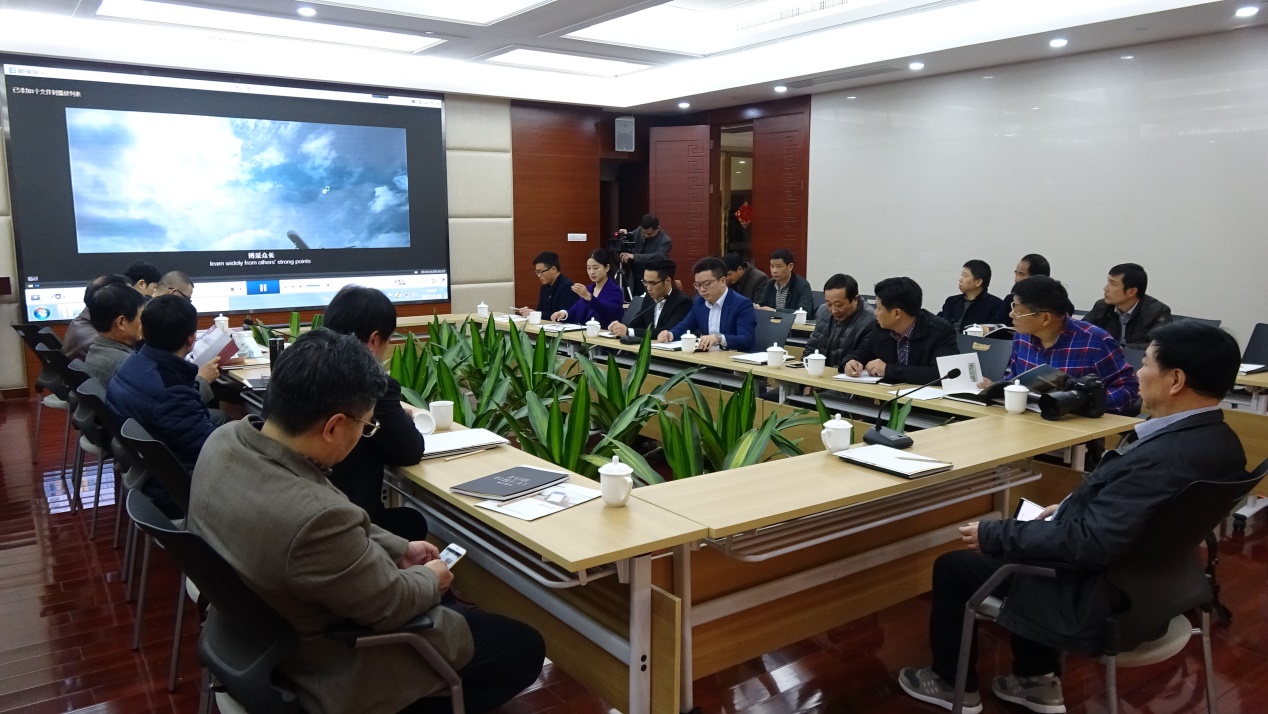 1488417740901097258.jpg 02-在双面见面交流会上,博金贷副总经理刘洪文主持了会议.jpg