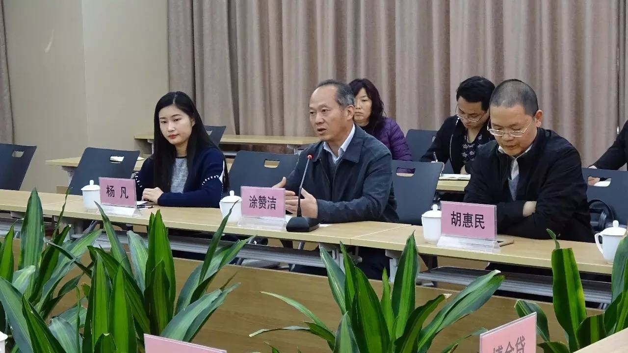 02-省再担保公司董事长涂赞洁发表讲话.jpg